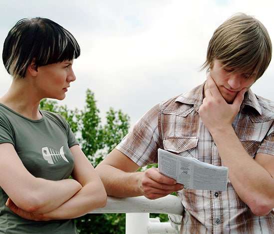 couple looking on available grants for e-commerce